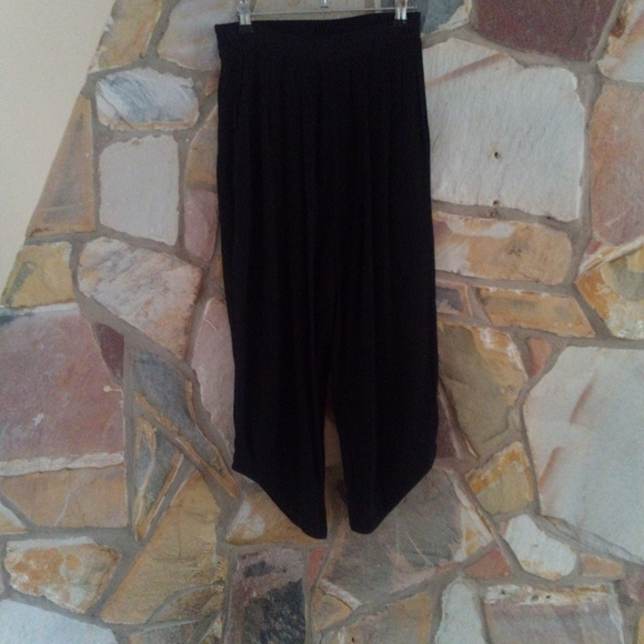 Decjuba Black Crop Drop Crotch Pants 